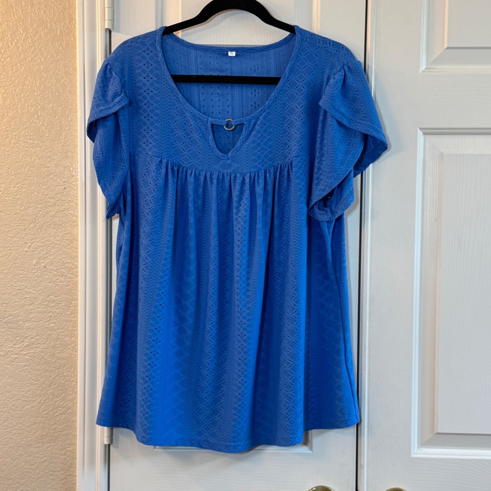 Blue Eyelet Lace Like Short Flutter Sleeve Flowy Blouse Keyhole Front, Size XL